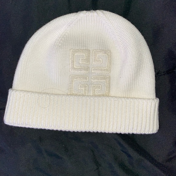 ✨Givenchy - Authentic WOMENS - 4G EMBROIDERED BEANIE IN COLOR: WHITE/IVORY✨ (OS) - Picture 14 of 15